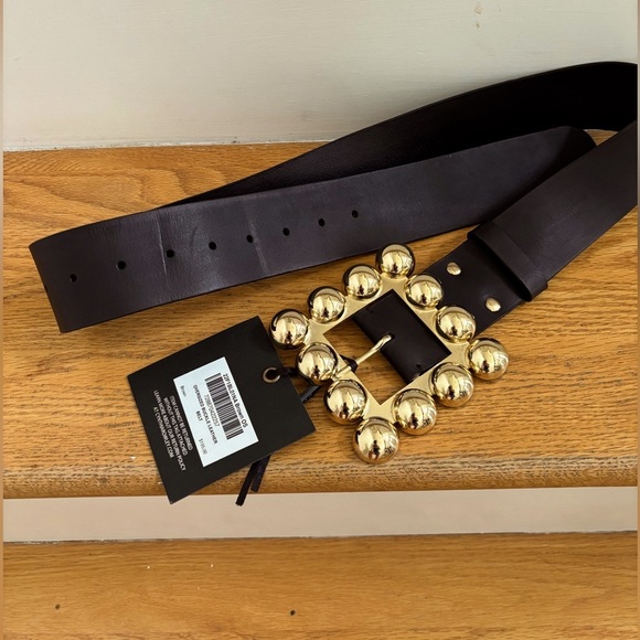 Cynthia Rowley Oversized Buckle belt. Dark brown leather. Gold buckle. - Picture 2 of 3